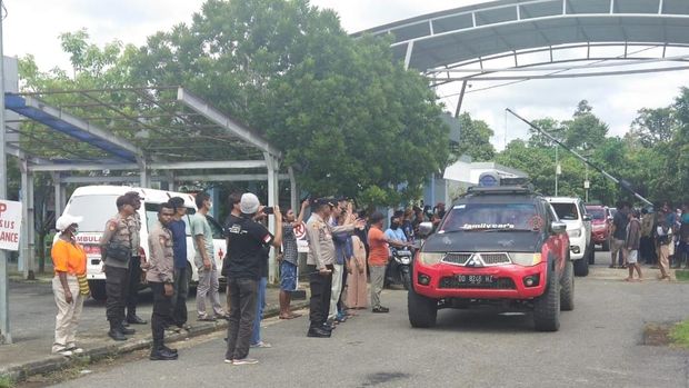 4 Jenazah korban KKB dibawa ke Manokwari untuk selanjutnya diterbangkan ke Makassar dan Manado.