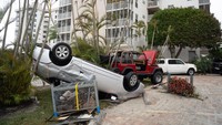 Aliran listrik telah terputus untuk lebih dari 1 juta rumah dari lebih dari 11 juta pelanggan di negara bagian Florida, menurut situs web pelacakan poweroutage.us.