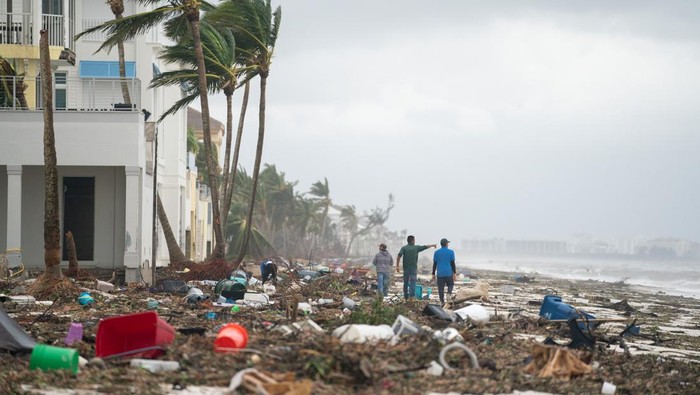 Sejak Rabu (28/9/2022) Badai Ian menghantam kawasan Florida, AS. Badai ini merupakan bencana terdahsyat dalam 3 dekade terakhir.