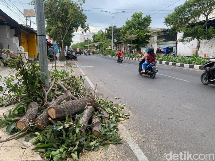angin kencang di surabaya