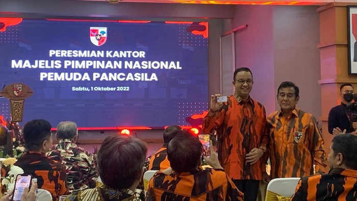 Ketua Majelis Pimpinan Nasional (MPN) Pemuda Pancasila (PP) Japto Soelistyo Soerjosoemarno menyatakan Gubernur DKI Jakarta Anies Baswedan sebagai anggota Pemuda Pancasila.