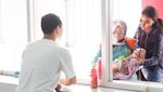 Melihat Kegembiraan Napi Wanita dan Bayinya Saat Dibesuk Suami