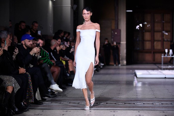 (EDITORIAL USE ONLY - For Non-Editorial use please seek approval from Fashion House) Performance of fashion model Bella Hadid during the Coperni Womenswear Spring/Summer 2023 show as part of Paris Fashion Week on September 30, 2022 in Paris, France. (Photo by Estrop/Getty Images)