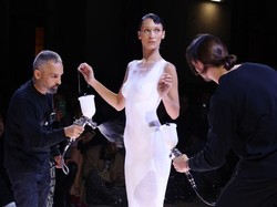 10 Momen Fashion Hebohkan 2022, Kontroversi Kanye West Hingga Balenciaga