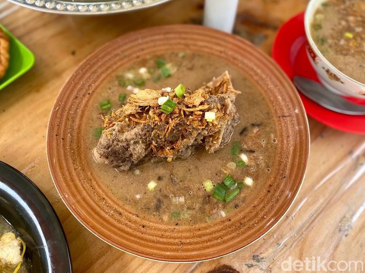 Ini Resto Langganan Pilot yang Jual Sop Konro khas Makassar