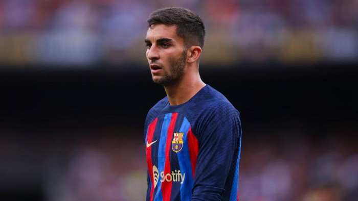 BARCELONA, SPAIN - SEPTEMBER 17: Ferran Torres of FC Barcelona looks on during the LaLiga Santander match between FC Barcelona and Elche CF at Spotify Camp Nou on September 17, 2022 in Barcelona, Spain. (Photo by Eric Alonso/Getty Images)
