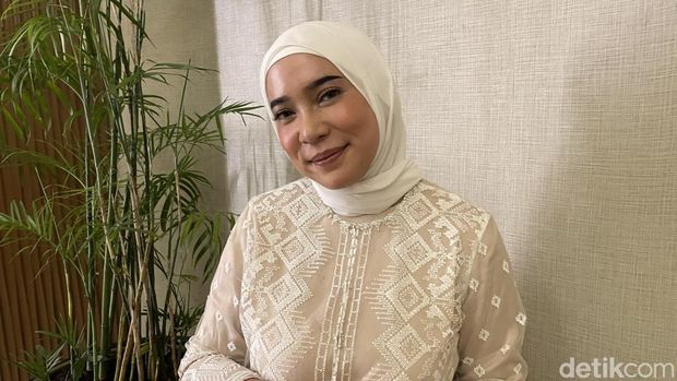 Di balik sosoknya yang penuh jenaka, selebritis Fitri Tropica mengaku ketenangan pikiran tak kalah penting dibanding kesehatan fisik. Karena bagaimana pun, kondisi psikis mempengaruhi kondisi badan.
