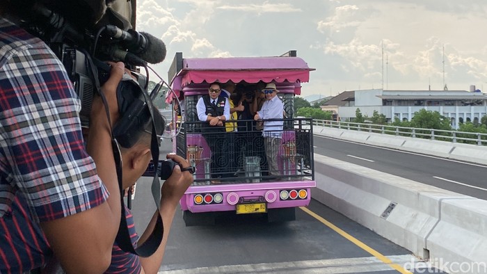Gubernur Jawa Barat, Ridwan Kamil meresmikan Flyover Kopo Bandung, Sabtu (1/10/2022).