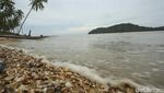 Hii... Ada Pantai Gosong Lho di Kalimantan Barat