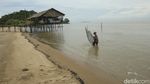 Hii... Ada Pantai Gosong Lho di Kalimantan Barat