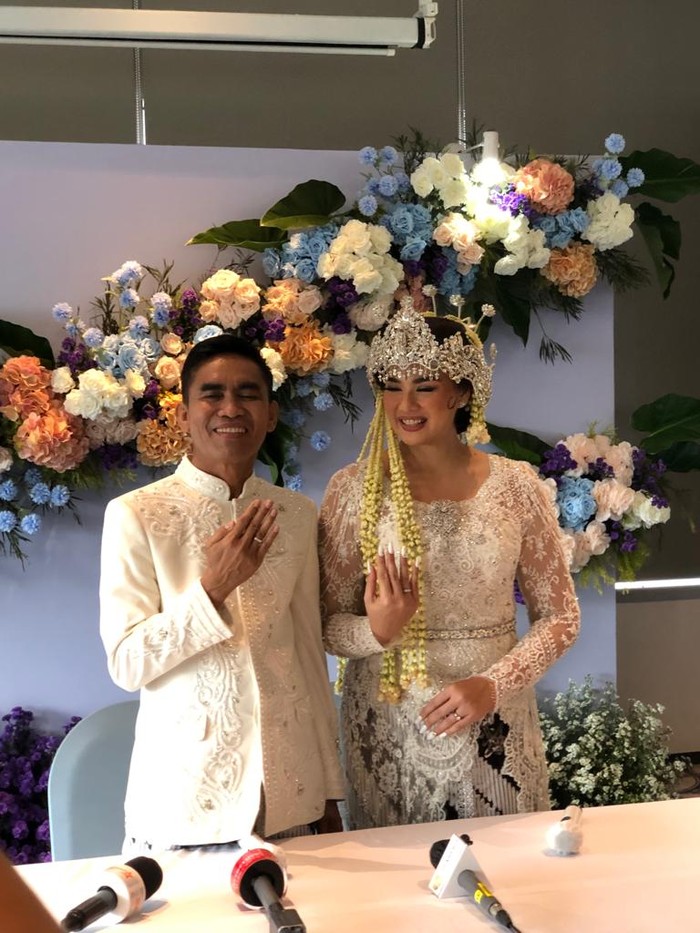 Idham Mase dan Catherine Wilson