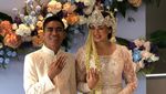 Potret Mesra Anggota DPRD Sidrap Cium Kening Catherine Wilson