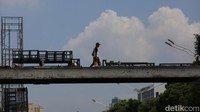Hal ini dilakukan guna menambah kenyamanan pejalan kaki.