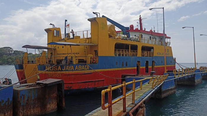 Kapal KMP Nusa Jaya Abadi jurusan Padangbai-Nusa Penida saat sandar di Pelabuhan Padangbai