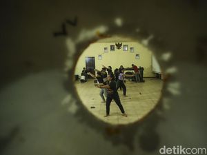 Kerja Keras Melestarikan Tarian Tradisional Khas Kalbar