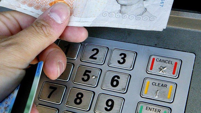 Kisah pria Australia tarik uang Rp25 miliar dari ATM tanpa terdeteksi bank dan menghabiskannya untuk gelar pesta mewah dan sewa jet pribadi