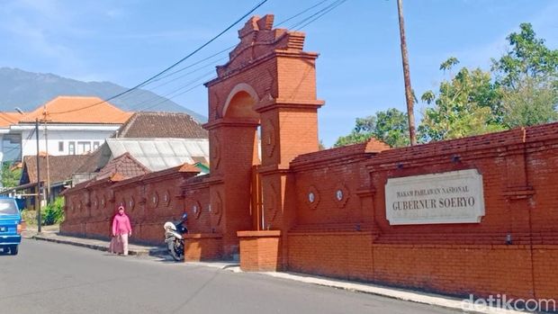 Makam Gubernur Suryo