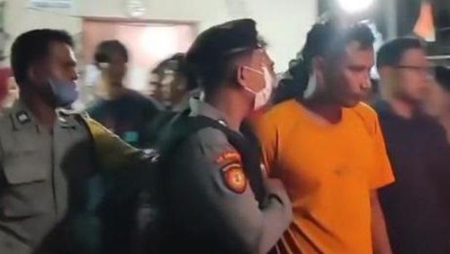 Abdul Wahid saat diamankan polisi usai kepergok masuk pekarangan warga di Gianyar