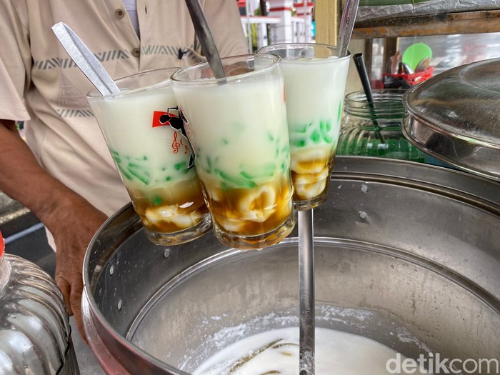 Manis Segar! Es Pleret Pak Tjip Khas Blitar Ini Rp 5.000 Saja