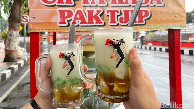 Manis Segar! Es Pleret Pak Tjip Khas Blitar Ini Rp 5.000 Saja