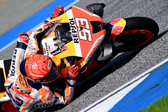 TOPSHOT - Repsol Honda Team rider Marc Marquez of Spain rides his bike during the qualifying session of the MotoGP Thailand Grand Prix at the Buriram International Circuit in Buriram on October 1, 2022. (Photo by MANAN VATSYAYANA / AFP) (Photo by MANAN VATSYAYANA/AFP via Getty Images)