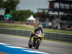 Kok Bisa Marco Bezzecchi Start dari Pole tapi Melorot Finis ke-16?