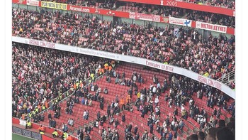 Sindiran bahwa bangku untuk suporter Spurs kosong. Senang melihat fans Purs mendukung tim mereka sampai akhir, tulis netizen ini. Foto: Twitter