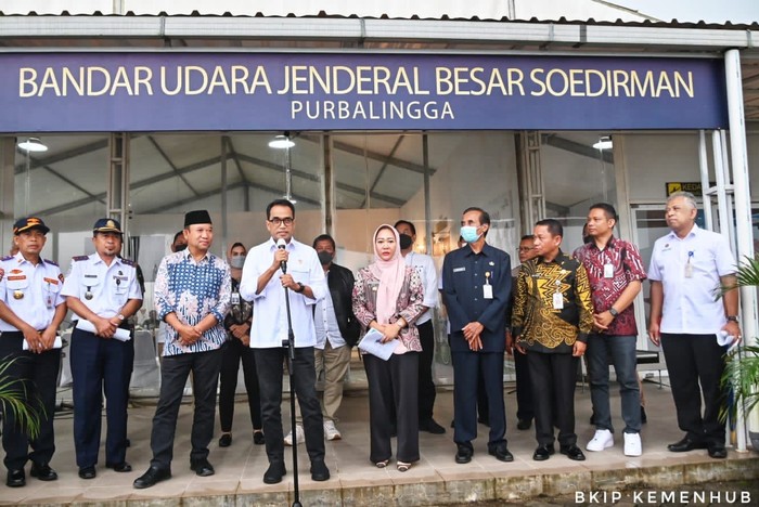 Menhub di Bandara JB Soedirman