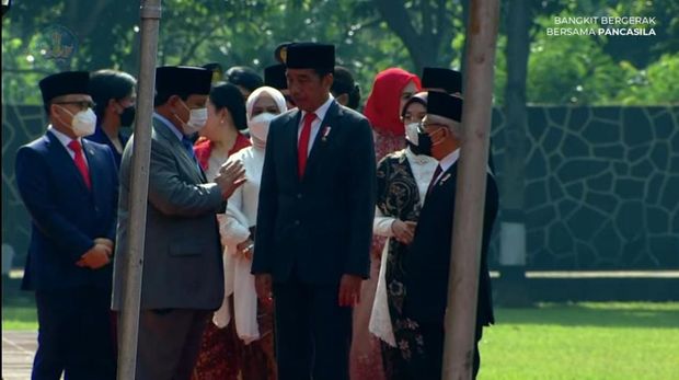 Momen Prabowo Hampiri Jokowi di upacara Hari Kesaktian Pancasila