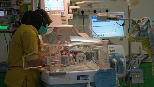 Penanganan bayi kembar empat di RSUD Provinsi NTB.