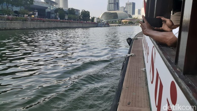 Pengalaman VIP Naik Boat ke Marina Bay Street Circuit Pengalaman VIP Naik Boat ke Marina Bay Street Circuit