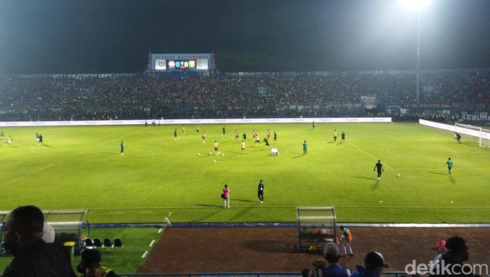 Persiapan laga Arema FC dan Persebaya di Stadion Kanjuruhan