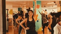 HIIT cardio dilakukannya selama satu jam. Ia menyebut memilih olahraga ini dipilih karena olahraga tersebut mudah memproses pembakaran lemak. Selain HIIT cardio , Putri Marino menyukai zumba. (Foto: Instagram @putrimarino)