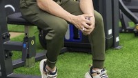 Rizki DA, namanya kembali menjadi sorotan karena sang mantan kekasih, Lesti Kejora mengalami KDRT oleh suaminya. Rizki kembali dijodohkan oleh netizen agar kembali bersama Lesti.  Foto: Instagram & YouTube