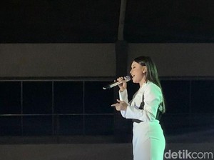 Rossa Ajak Penonton Galau-galauan Lalu Jingkrak-jingkrakan