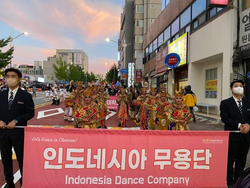 Sanggar Santhi Budaya meraih juara 2 di ajang Cheonan International Dance Festival yang diselenggarakan oleh Federation International Dance Arts Festival (FIDAF), di Cheonan, Korea Selatan.
