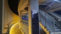 Sebaran lampu tak hanya terpasang di pusat-pusat aktivitas, melainkan ada di seluruh bagian fasilitas.