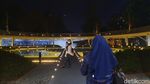 Taman Literasi Blok M Bertabur Cahaya di Malam Hari