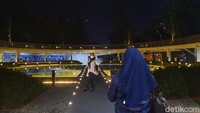 Taburan cahaya yang tersebar dengan indah juga menjadikannya cocok dijadikan sebagai tempat berfoto.