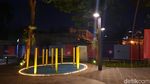 Taman Literasi Blok M Bertabur Cahaya di Malam Hari