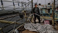 Sebut saja Kampung Empang, Muara Angke, wilayah Jakarta yang secara rutin mendapat kunjungan dari banjir ini. 