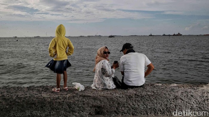 Banyak faktor yang menyebabkan Jakarta bakal tenggelam. Diantaranya perubahan iklim, ledakan penduduk hingga eksploitasi air.