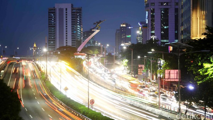 Tanda-tanda Jakarta Bakal Tenggelam yang Kian Dekat Banyak faktor yang menyebabkan Jakarta bakal tenggelam. Diantaranya perubahan iklim, ledakan penduduk hingga eksploitasi air.