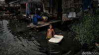 Lembaga non-profit independen yang fokus pada isu perubahan iklim, Climate Central, juga turut serta dengan membuat peta proyeksi wilayah DKI Jakarta yang tenggelam pada 2030.
