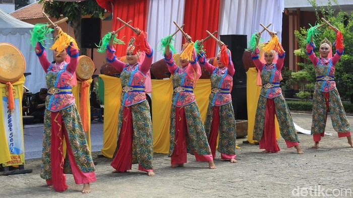 Bertepatan dengan Hari Kesaktian Pancasila, masyarakat Banten menggelar acara Sambung Rasa Banten 2022 yang menampilkan ragam kesenian.