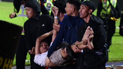 Aksi Solidaritas Suporter di Tengah Kerusuhan Maut Kanjuruhan