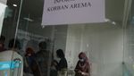 Ambulans di Malang Hilir Mudik Bawa Korban Kanjuruhan ke RS