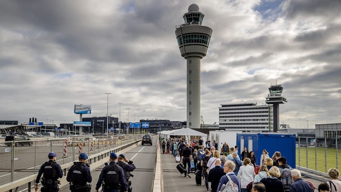 Bandara Schiphol Amsterdam