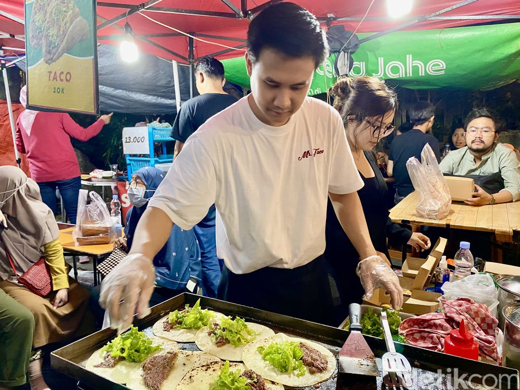 Penjual Tampan Beef Taco di Lengkong Kecil, Bandung