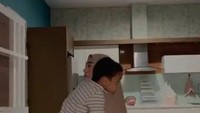 Area dapur bersih di rumahnya begitu luas. Sentuhan marmer juga terlihat di bagian atas kitchen set dan dinding-dinding dapurnya yang lain. Foto: Instagram/larissachou
